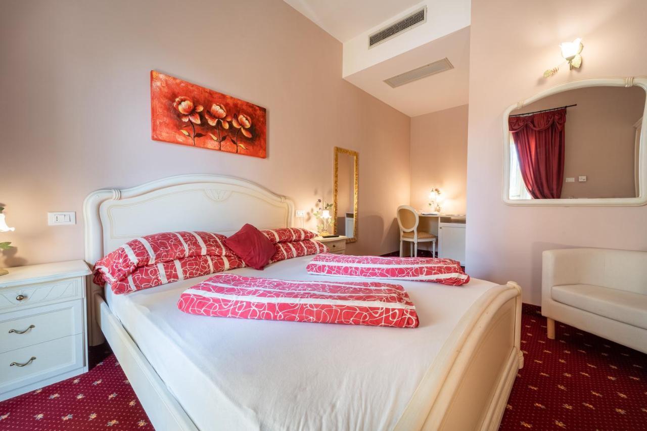 Borgo Dei Poeti Romantik Hotel Manerba del Garda Exterior photo