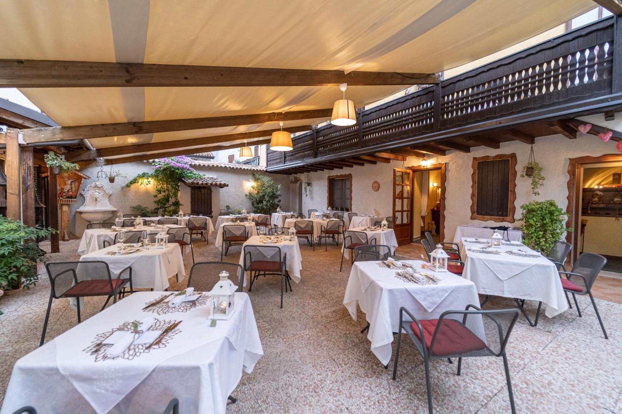 Borgo Dei Poeti Romantik Hotel Manerba del Garda Exterior photo