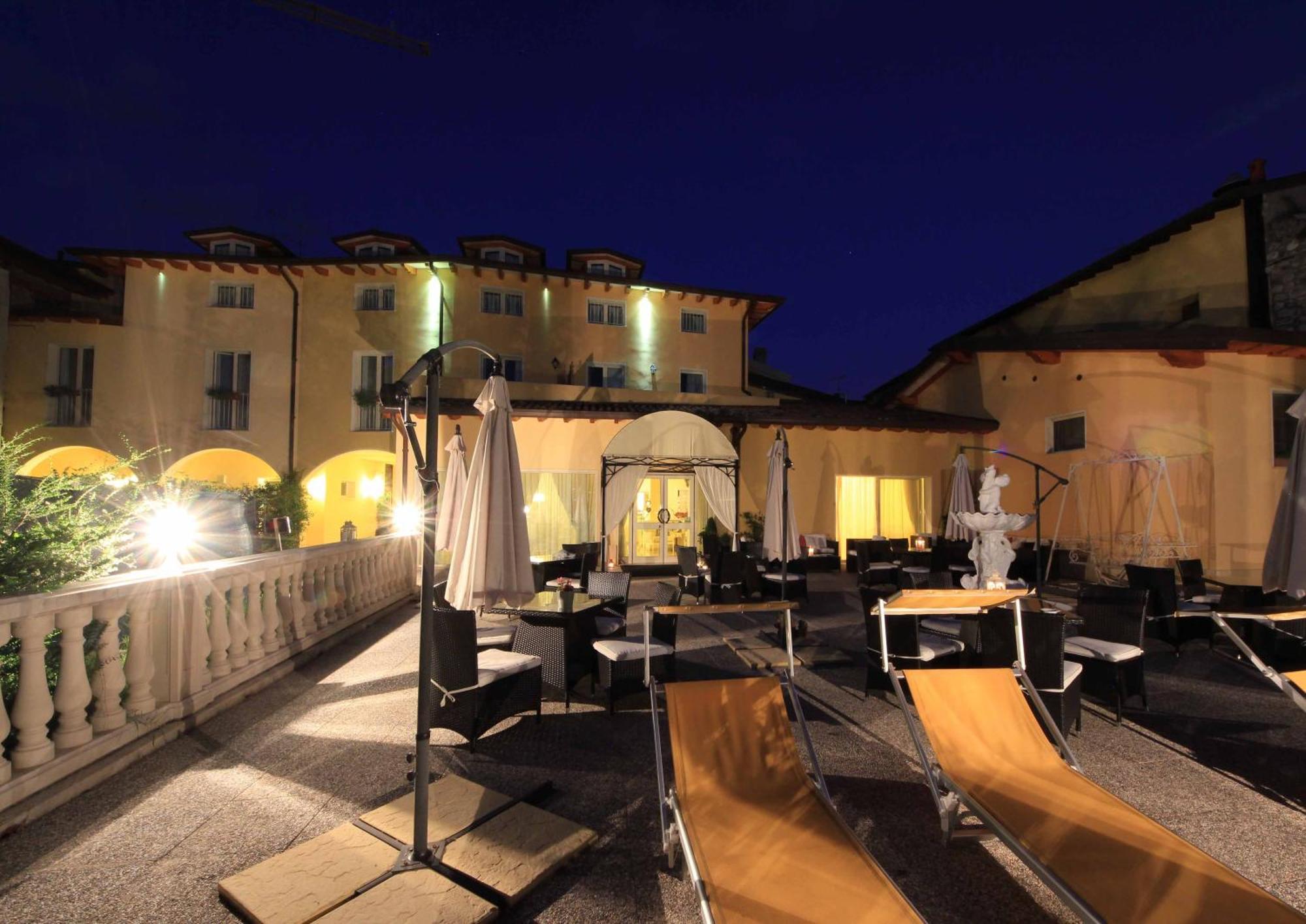 Borgo Dei Poeti Romantik Hotel Manerba del Garda Exterior photo
