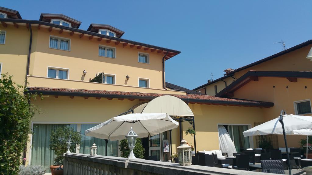 Borgo Dei Poeti Romantik Hotel Manerba del Garda Exterior photo