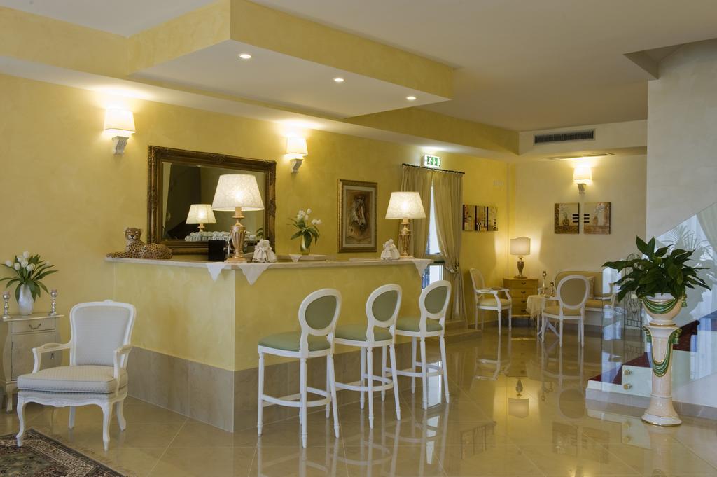 Borgo Dei Poeti Romantik Hotel Manerba del Garda Exterior photo