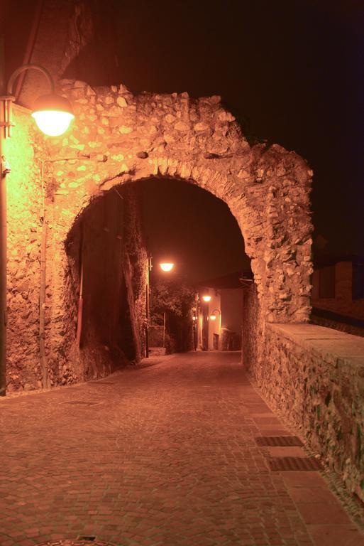 Borgo Dei Poeti Romantik Hotel Manerba del Garda Exterior photo