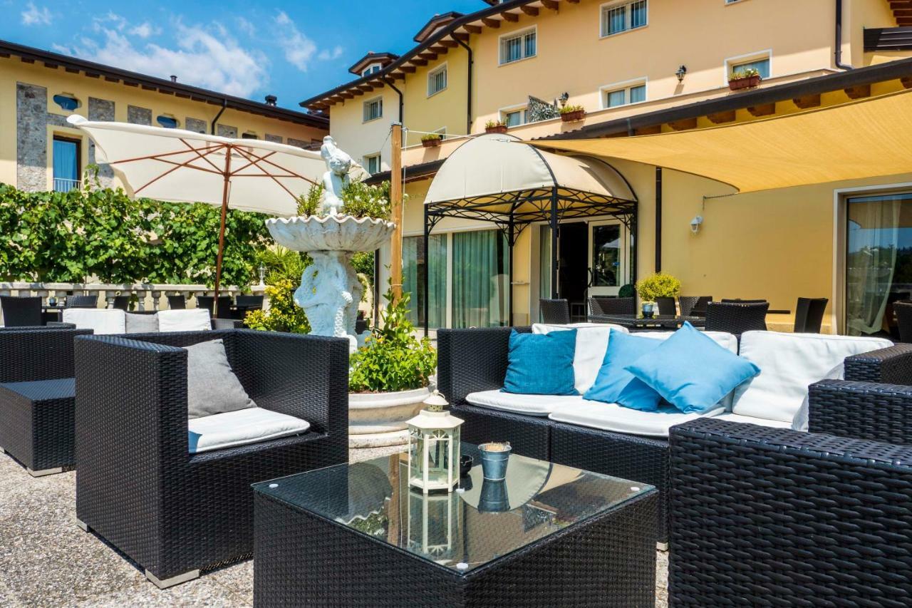 Borgo Dei Poeti Romantik Hotel Manerba del Garda Exterior photo